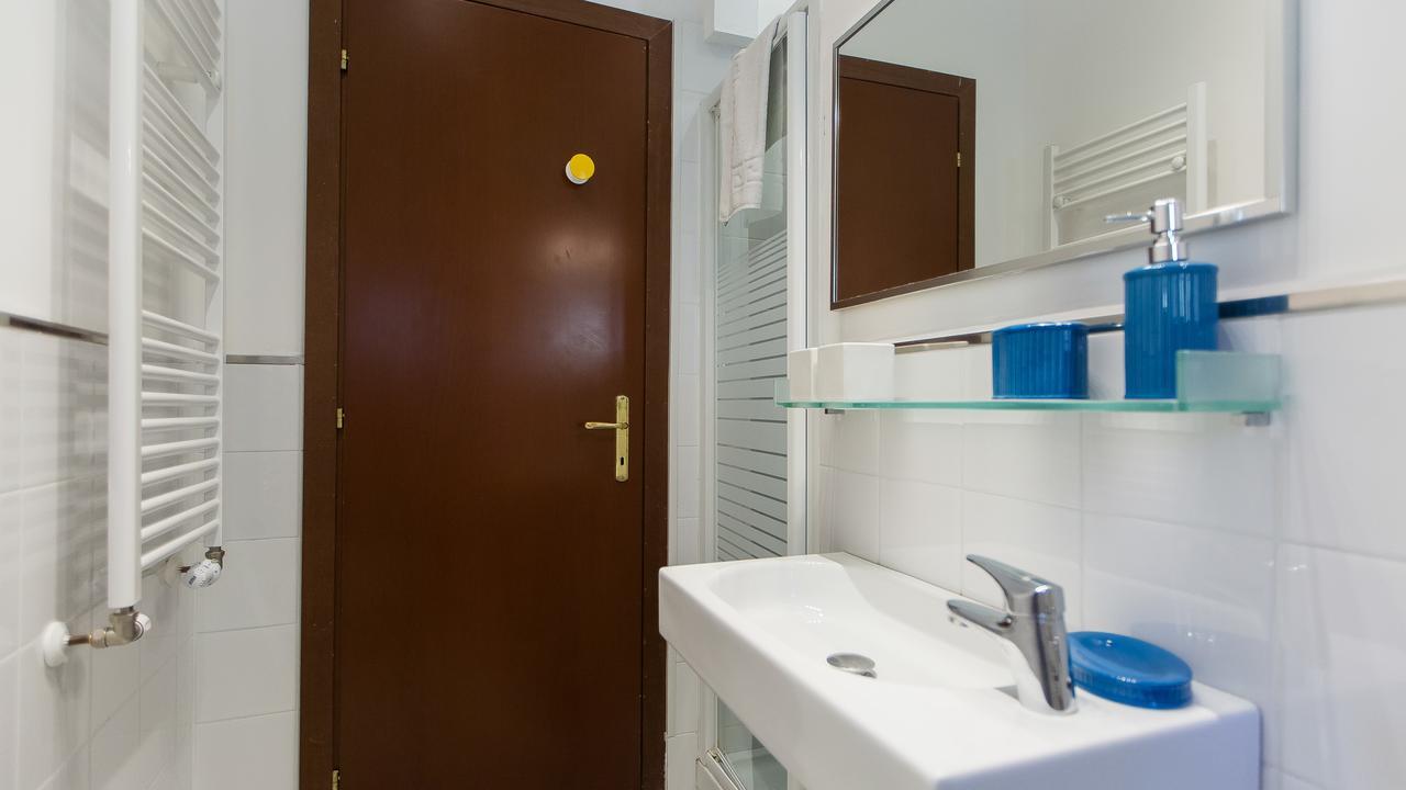 Rental In Rome Pelliccia Kültér fotó